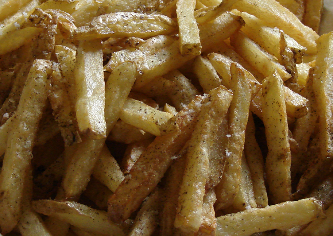 White potatoes, 1kg, 1st fry for 15 mins, second fry for 4 mins, done to perfection and kid approved