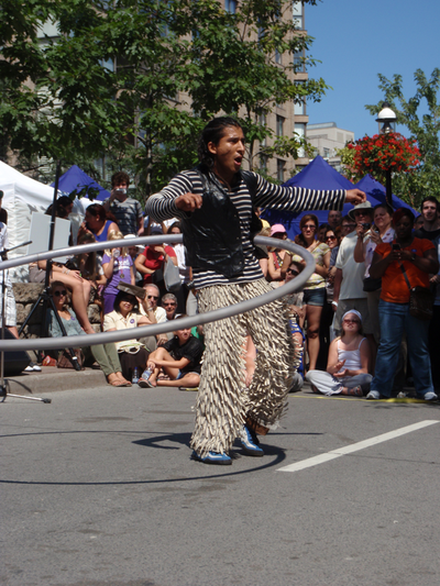 Pancho Libre, Mexico, hulas a 49kg hula hoop.