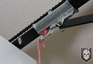Cover protection bolt, between the white light cover of the opener mechanism and the trolley, protects the cover in case the trolley goes too far backward.